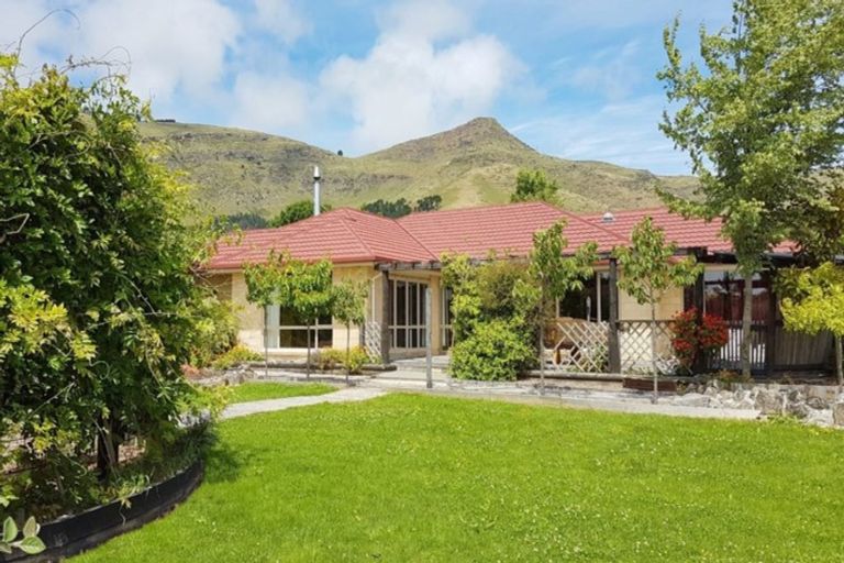 Photo of property in 6 Deavoll Place, Heathcote Valley, Christchurch, 8022