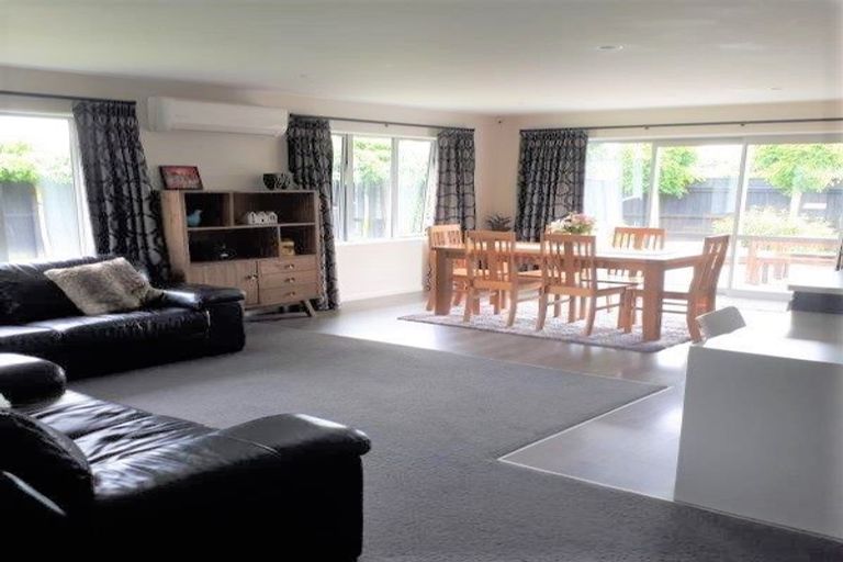 Photo of property in 8 Churchill Drive, Rangiora, 7400