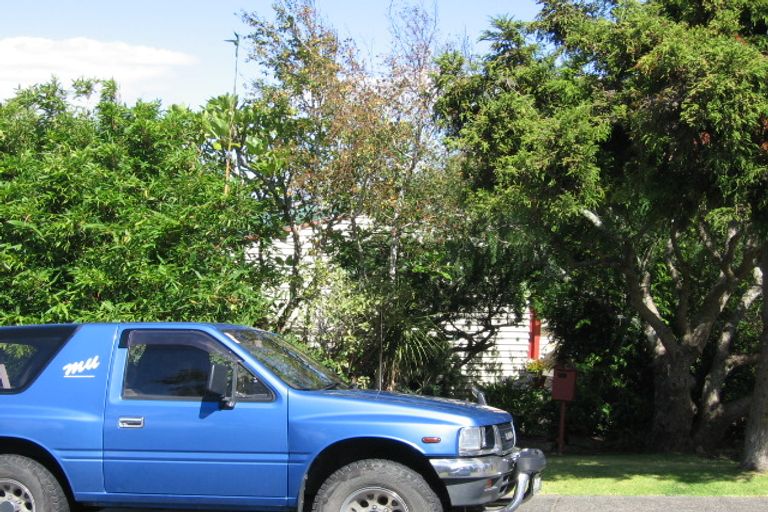 Photo of property in 22 Peter Terrace, Castor Bay, Auckland, 0620