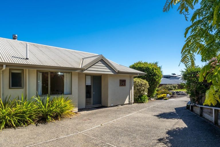 Photo of property in 12 Lionel Place, Mapua, 7005