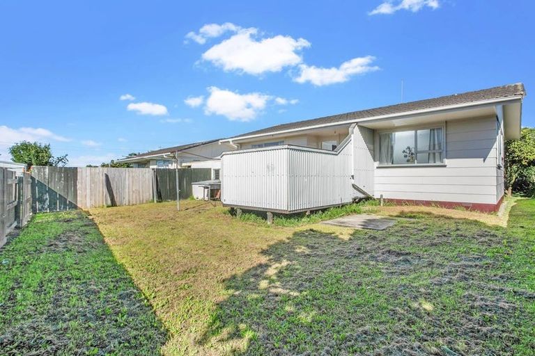 Photo of property in 2/89 Bruce Mclaren Road, Henderson, Auckland, 0612