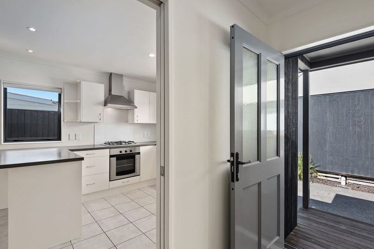 Photo of property in 3/28 Holiday Road, Stanmore Bay, Whangaparaoa, 0932