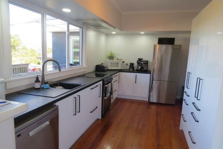 Photo of property in 8 Warangi Street, Strandon, New Plymouth, 4312