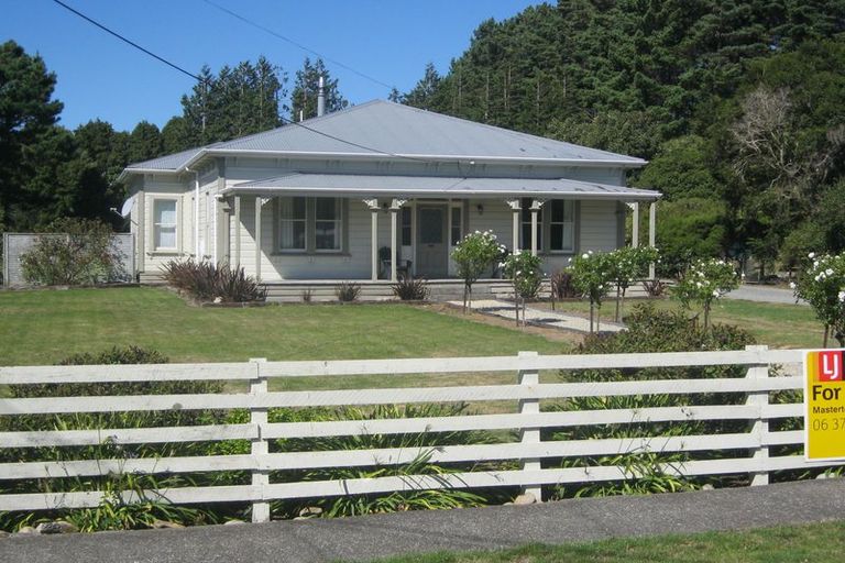 Photo of property in 7 Stanly Street, Eketahuna, 4900