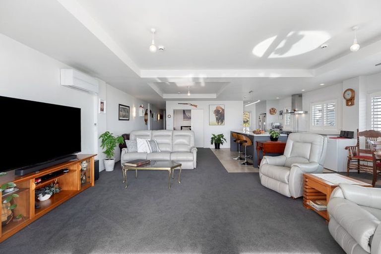 Photo of property in 1/154 Marine Parade, Mount Maunganui, 3116