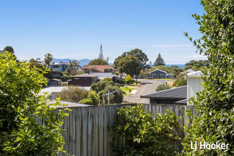 Photo of property in 8 Tohora View, Waihi Beach, 3611