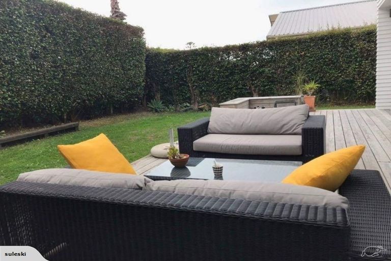 Photo of property in 2/4 Heath Avenue, Northcote, Auckland, 0627