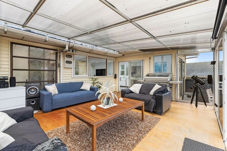 Photo of property in 38 Normanton Street, Glenfield, Auckland, 0629