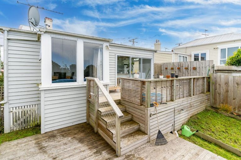 Photo of property in 17 Peel Street, Mornington, Dunedin, 9011