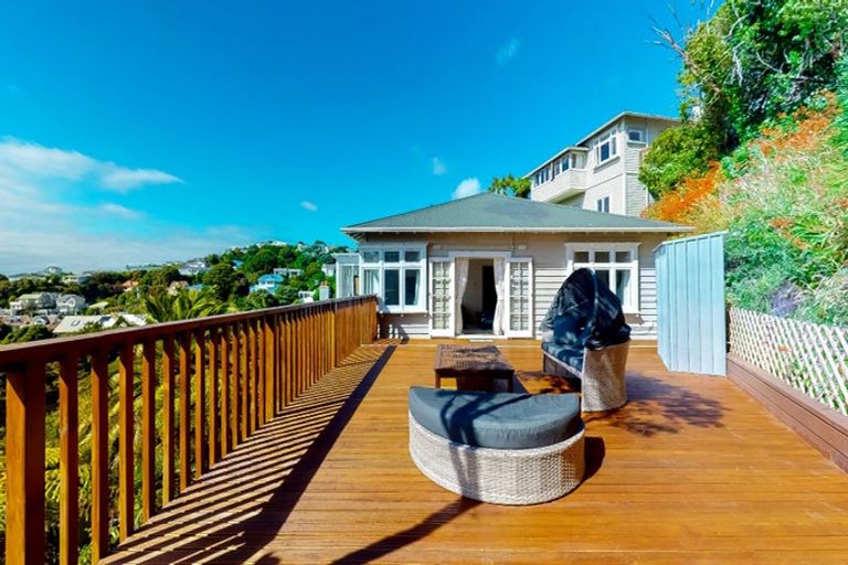 Photo of property in 4 Raroa Crescent, Northland, Wellington, 6012