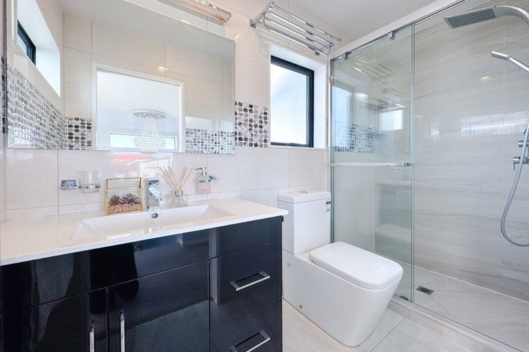 Photo of property in 7a Fairdene Avenue, Henderson, Auckland, 0610