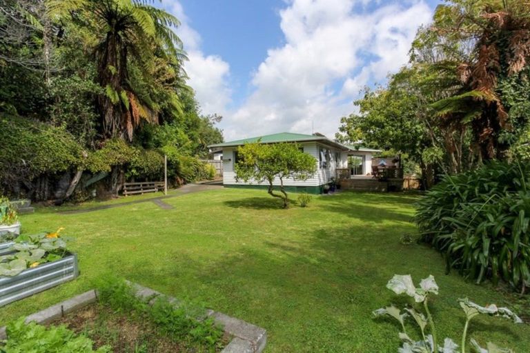 Photo of property in 27 Beaumont Crescent, Frankleigh Park, New Plymouth, 4310