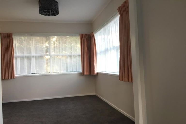 Photo of property in 25 Walnut Lane, Browns Bay, Auckland, 0630