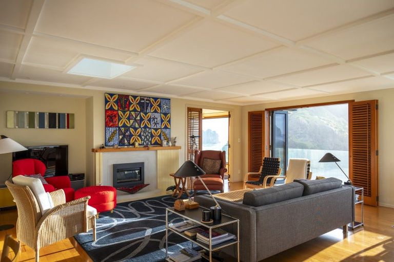 Photo of property in 24 Garden Road, Piha, 0772