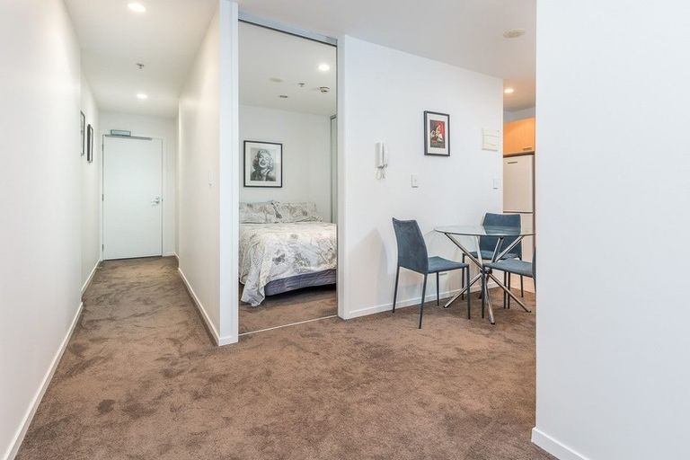 Photo of property in Kiwi On Queen Apartments, 211/421 Queen Street, Auckland Central, Auckland, 1010