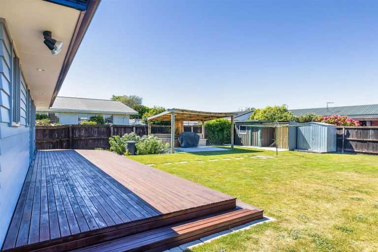 Photo of property in 23 Queenspark Drive, Parklands, Christchurch, 8083