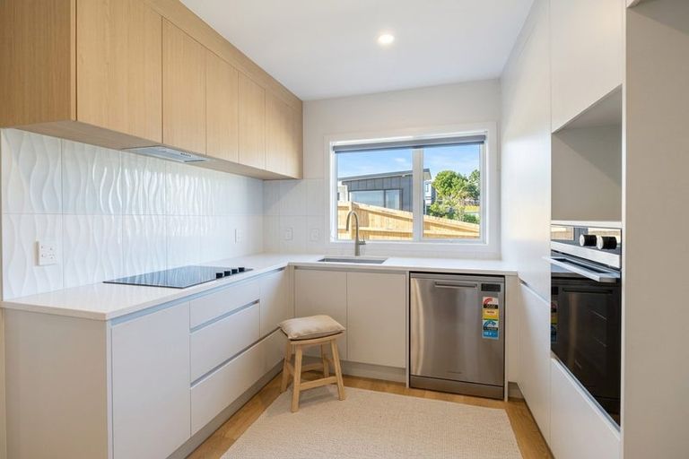 Photo of property in 23a Crosby Road, West Harbour, Auckland, 0618