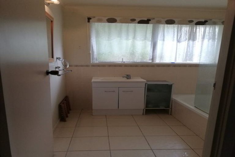 Photo of property in 38 Sequoia Place, Sunnynook, Auckland, 0620
