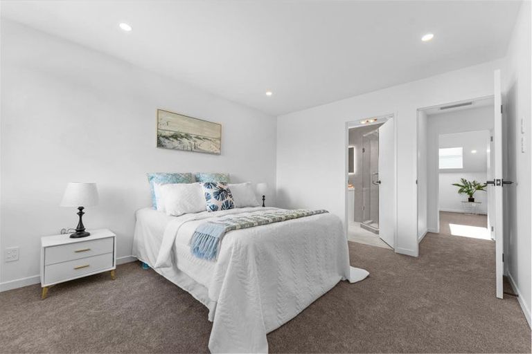Photo of property in 61 Maungakaraka Road, Karaka, 2580