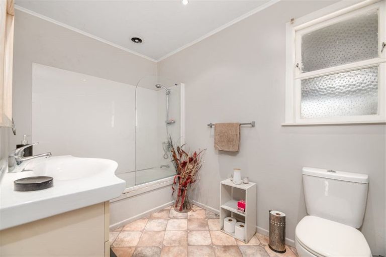 Photo of property in 39 Kingdale Road, Henderson, Auckland, 0610