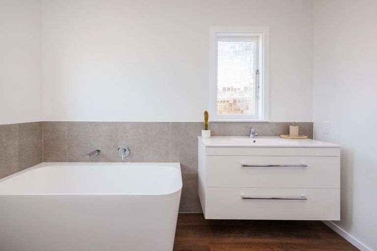 Photo of property in 25 Brightwater Terrace, Terrace End, Palmerston North, 4410