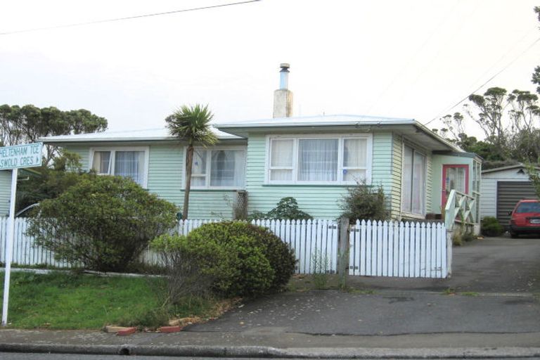 Photo of property in 41 Cotswold Crescent, Newlands, Wellington, 6037