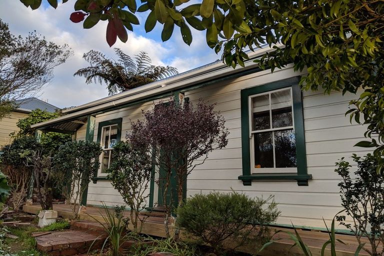 Photo of property in 2 Torless Terrace, Thorndon, Wellington, 6011