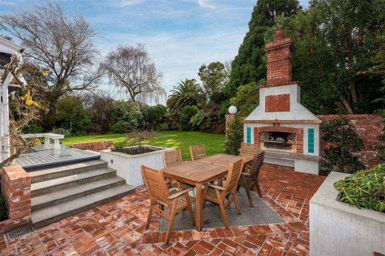 Photo of property in Chilcombe Homestead, 4 Medbury Terrace, Fendalton, Christchurch, 8041