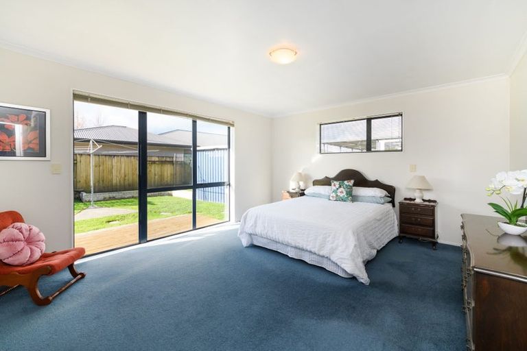 Photo of property in 93 Peter Hall Drive, Kelvin Grove, Palmerston North, 4414