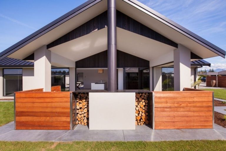 Photo of property in 15 Gleneagles Way, Waiwhakaiho, New Plymouth, 4312