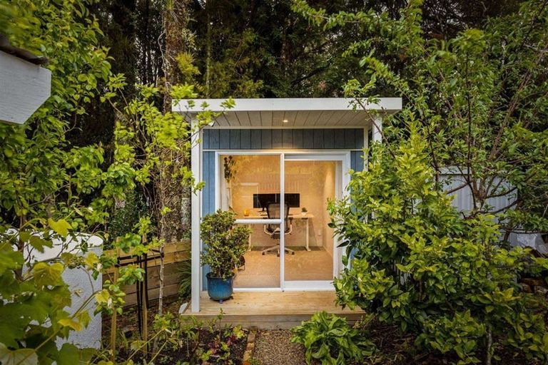 Photo of property in 705 Scenic Drive, Henderson Valley, Auckland, 0612