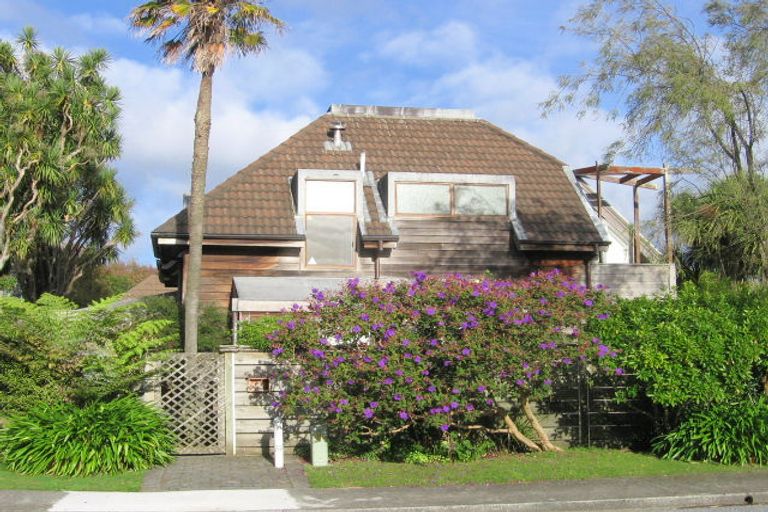 Photo of property in 1 Saint Columbans Grove, Boulcott, Lower Hutt, 5010