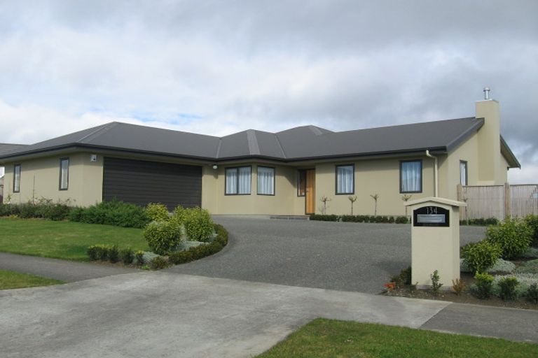 Photo of property in 134 Pacific Drive, Fitzherbert, Palmerston North, 4410