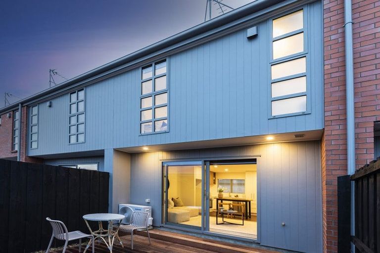 Photo of property in 2/94 Mathesons Road, Phillipstown, Christchurch, 8011