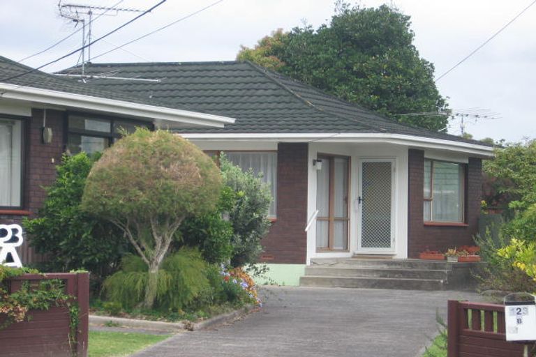 Photo of property in 2/123 Chivalry Road, Glenfield, Auckland, 0629