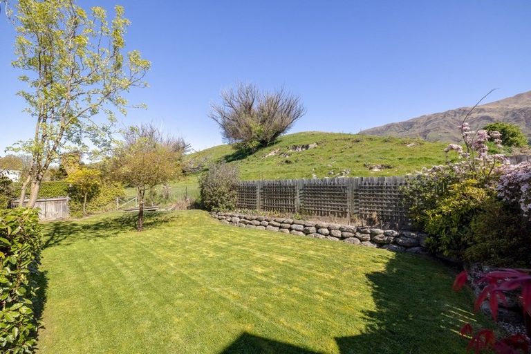 Photo of property in 10 Meadowbrook Place, Wanaka, 9305