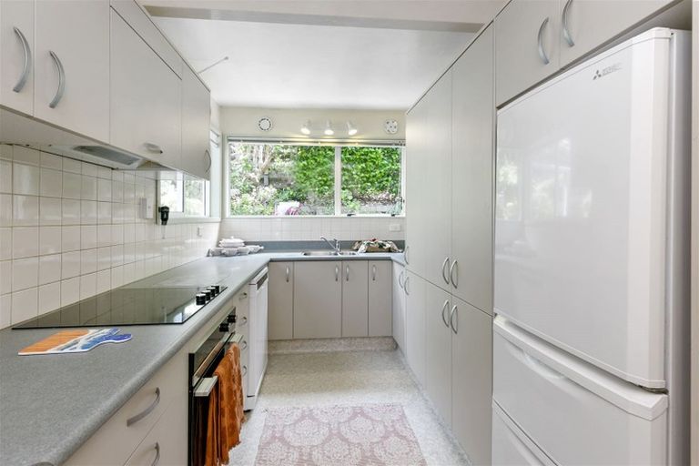 Photo of property in 2/76 Lohia Street, Khandallah, Wellington, 6035