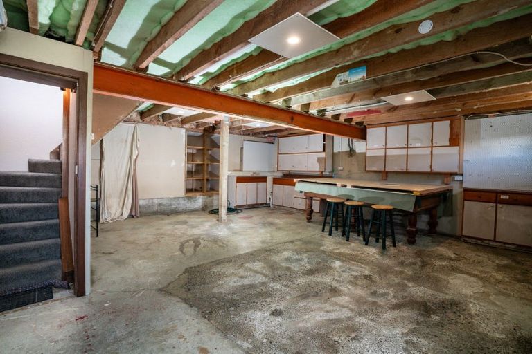 Photo of property in 16 Omega Street, Newlands, Wellington, 6037