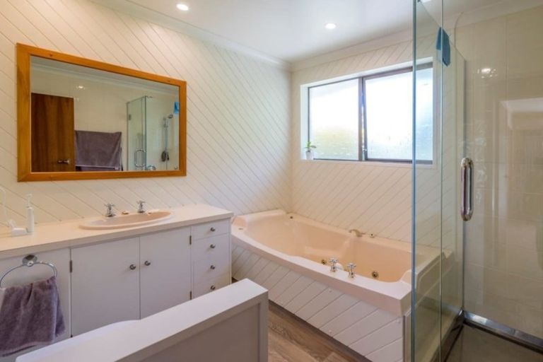 Photo of property in 6 River Glade, Waikanae, 5036