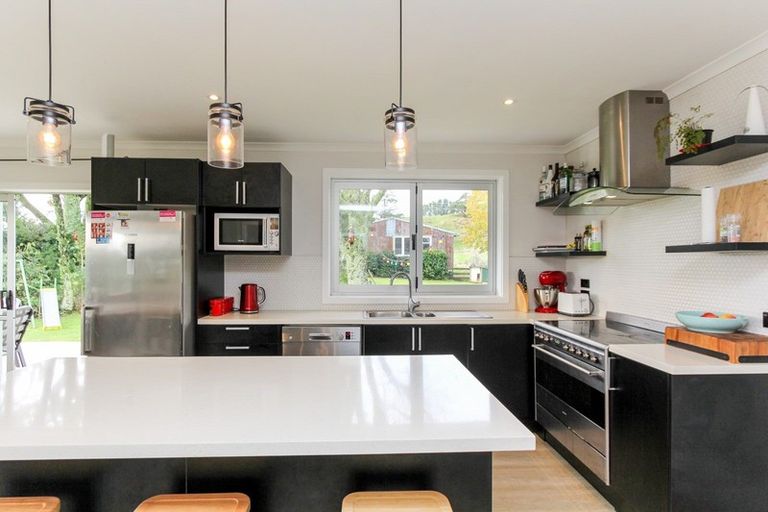 Photo of property in 142 Awai Road, Tarurutangi, New Plymouth, 4372