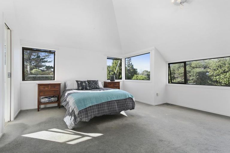 Photo of property in 1048 Scenic Drive North, Swanson, Auckland, 0816