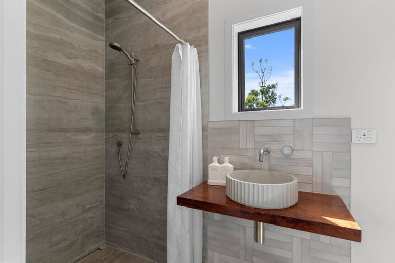 Photo of property in 562 Ocean View Road, Te Arai, Wellsford, 0975