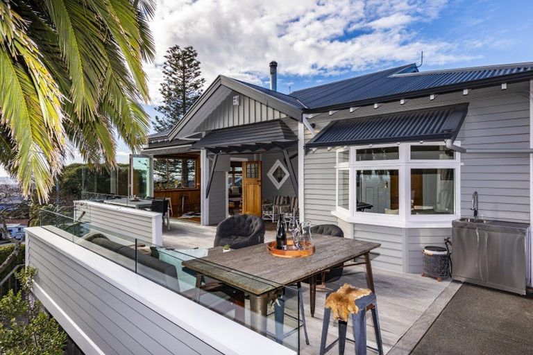 Photo of property in 67 Hackthorne Road, Cashmere, Christchurch, 8022