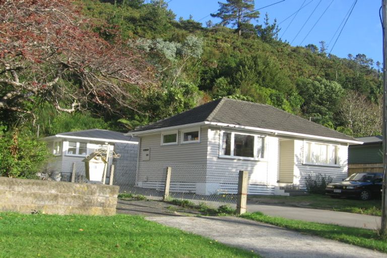 Photo of property in 84 Hine Road, Wainuiomata, Lower Hutt, 5014