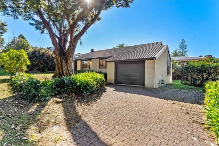 Photo of property in 5 Totara Grove, Hillcrest, Auckland, 0627