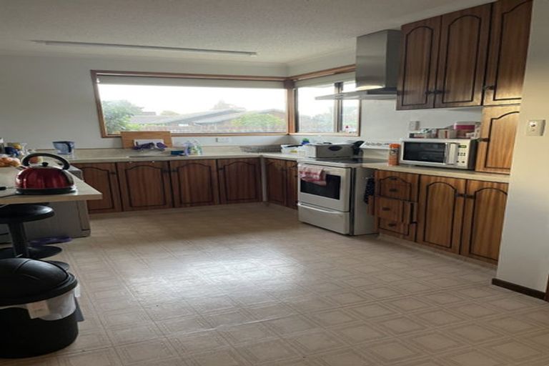 Photo of property in 1/2 Sunbeam Place, Halswell, Christchurch, 8025