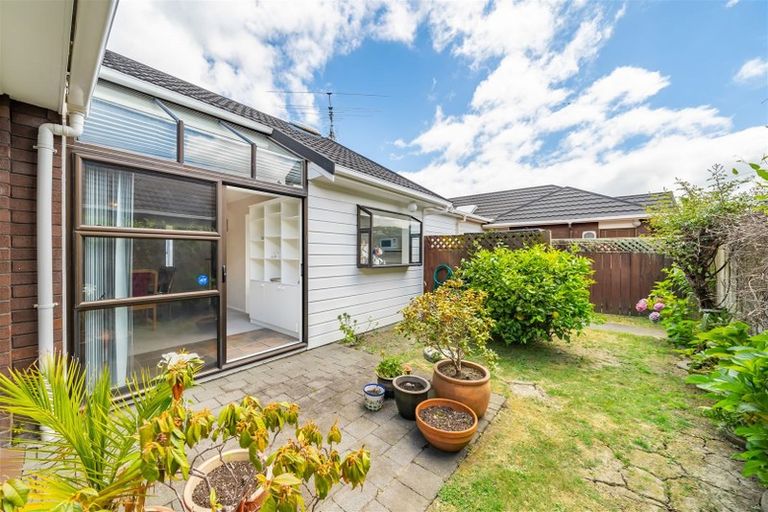 Photo of property in 2/60 Garden Road, Avalon, Lower Hutt, 5011
