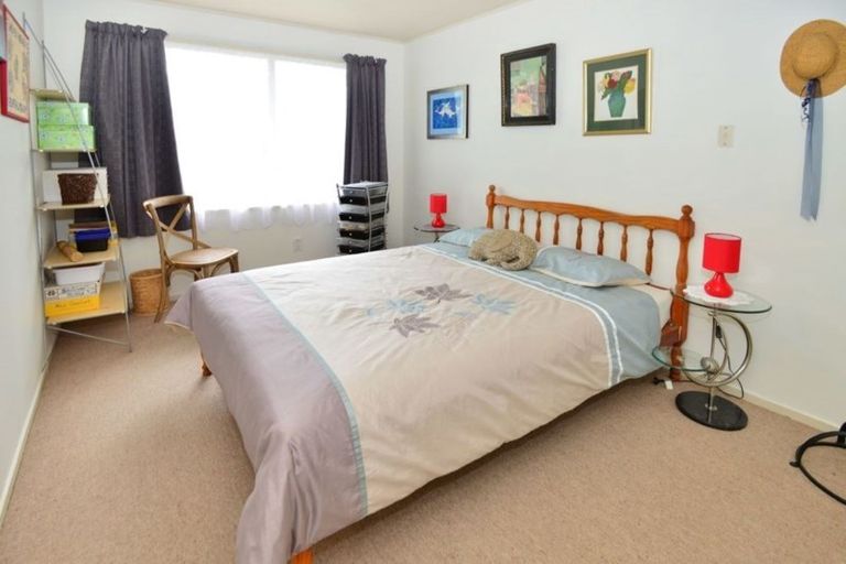 Photo of property in 5 Peterhouse Place, West Harbour, Auckland, 0618