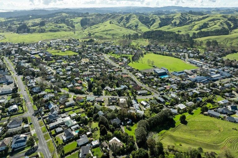 Photo of property in 13 Rautawhiri Road, Helensville, 0800