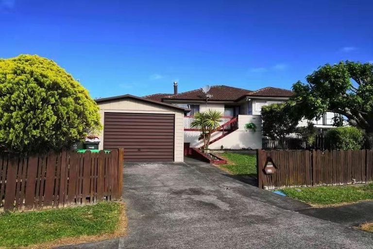 Photo of property in 20 Tomintoul Place, Highland Park, Auckland, 2010